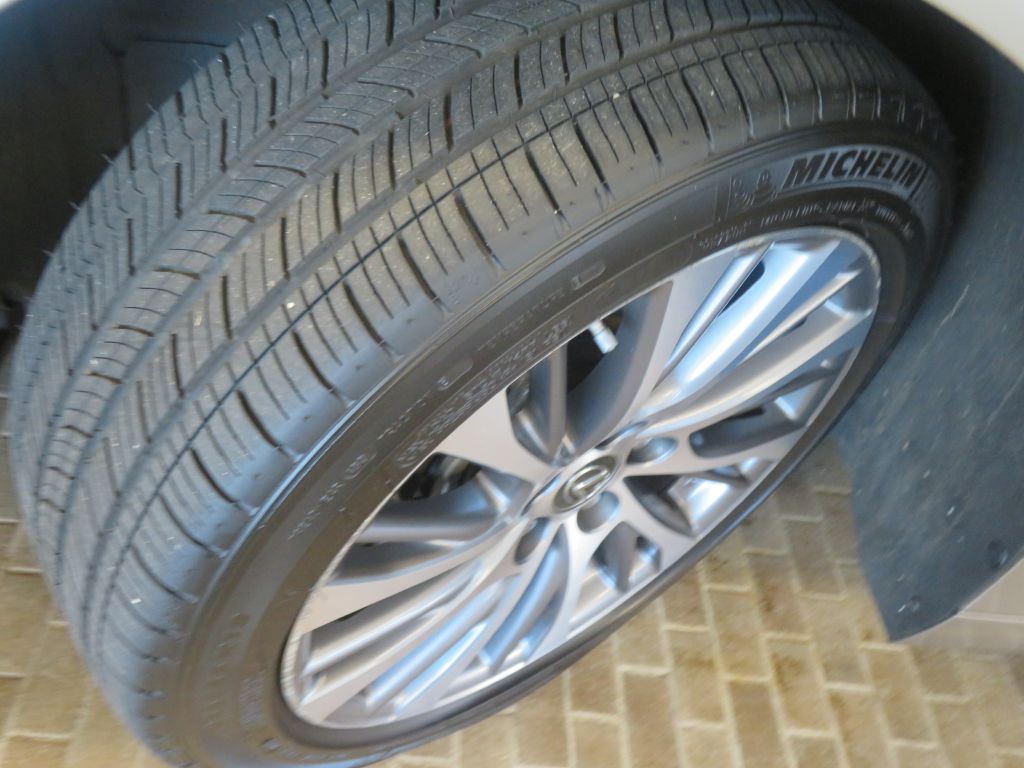 Photo 11 of this LEXUS ES
