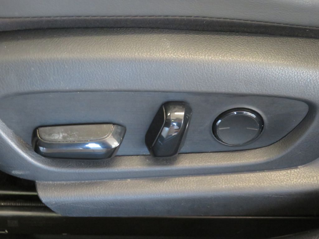 Photo 16 of this LEXUS ES