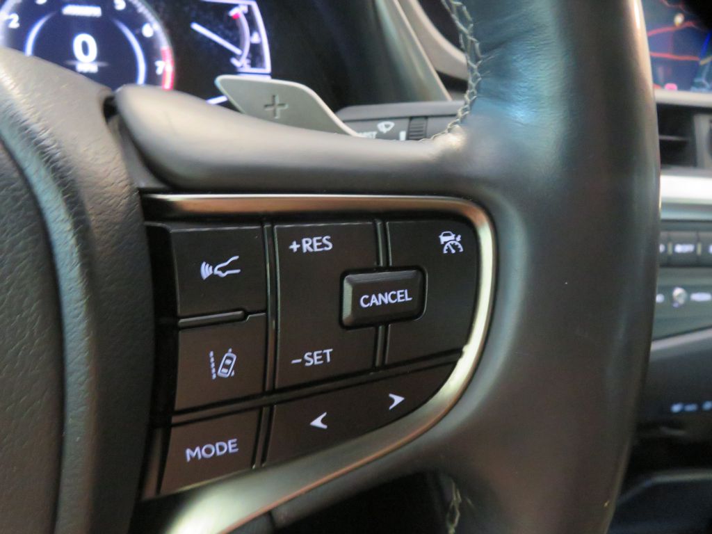 Photo 33 of this LEXUS ES