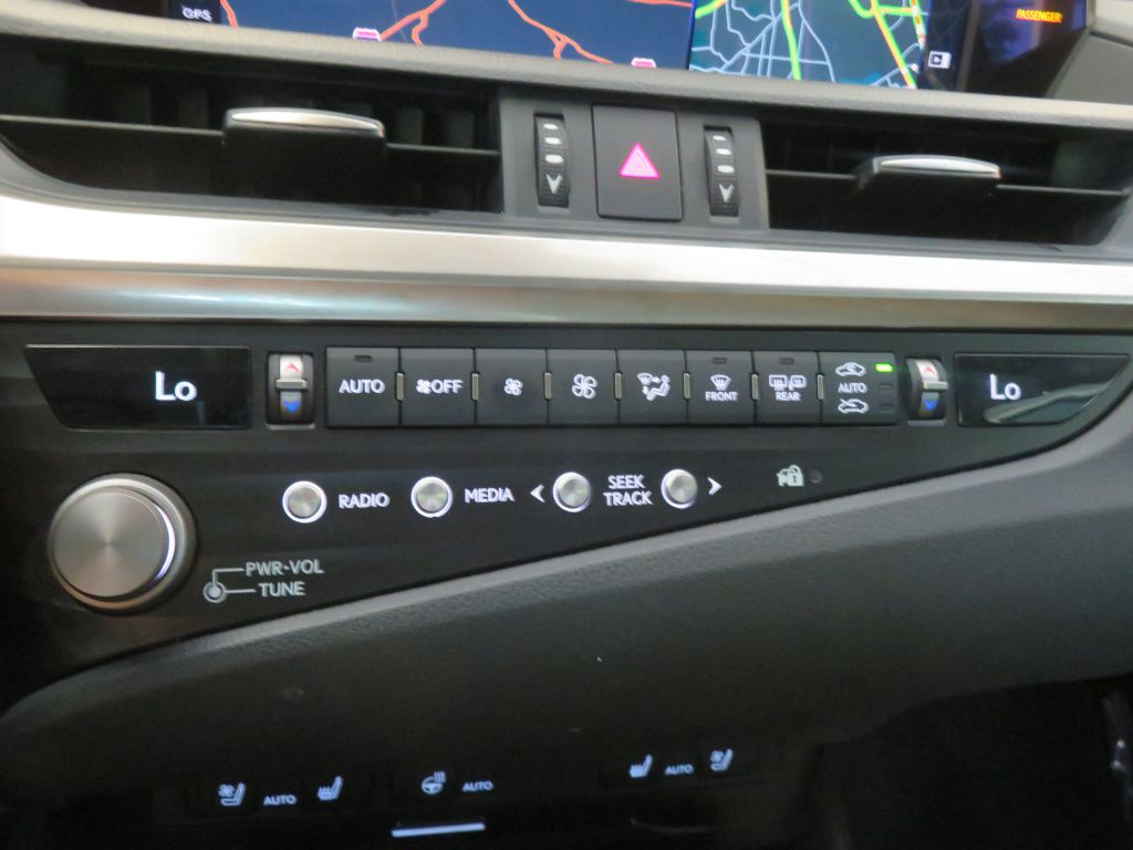 Photo 40 of this LEXUS ES
