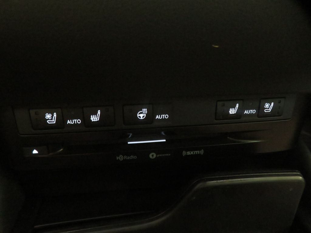 Photo 41 of this LEXUS ES
