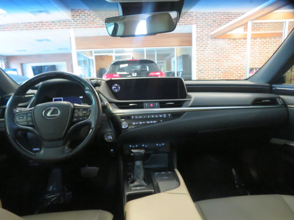 Photo 49 of this LEXUS ES