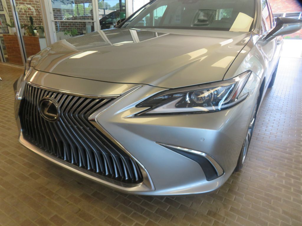 Photo 60 of this LEXUS ES