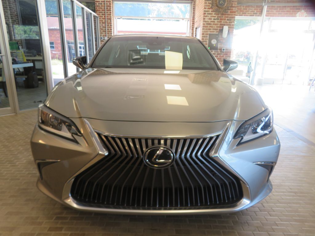 Photo 61 of this LEXUS ES