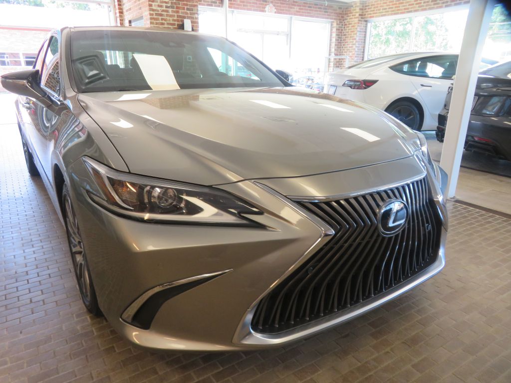 Photo 62 of this LEXUS ES