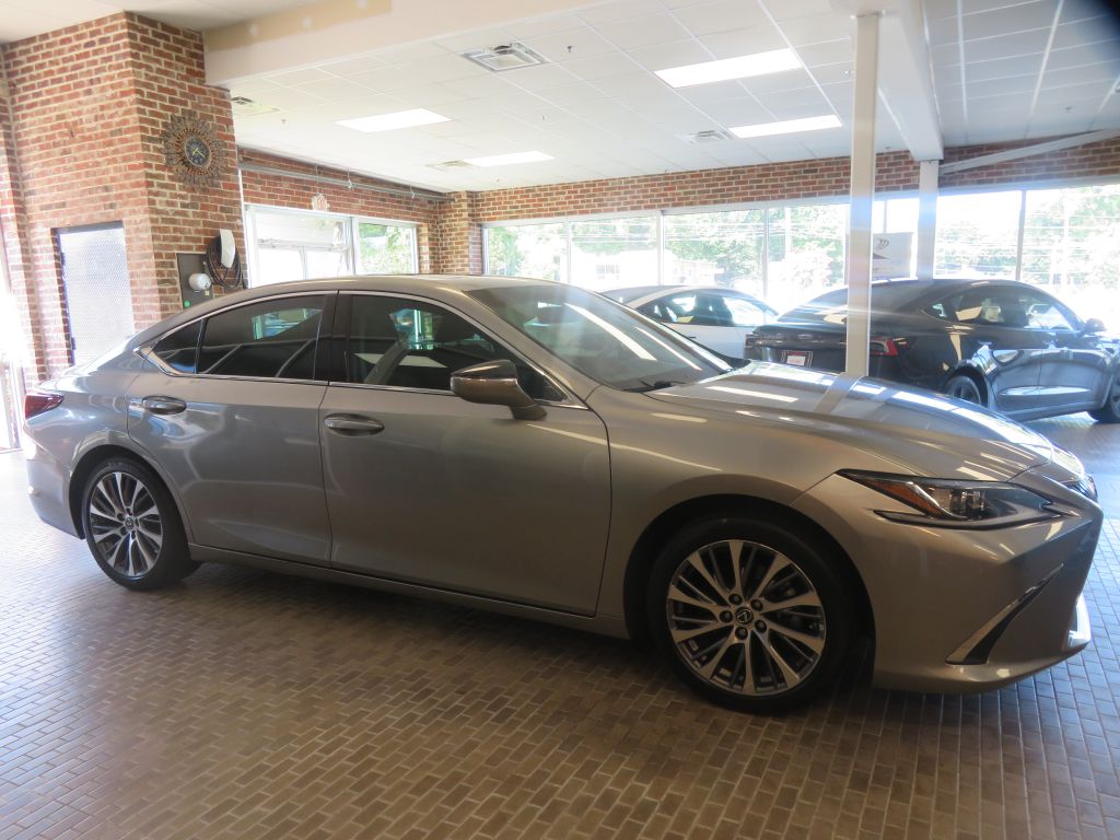 Photo 65 of this LEXUS ES