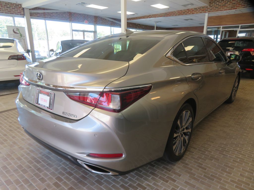 Photo 66 of this LEXUS ES