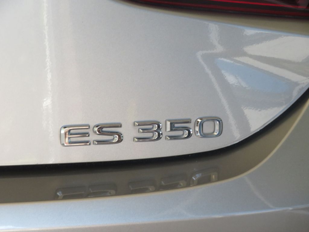 Photo 69 of this LEXUS ES