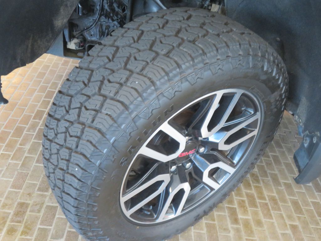 Photo 11 of this GMC SIERRA AT4
