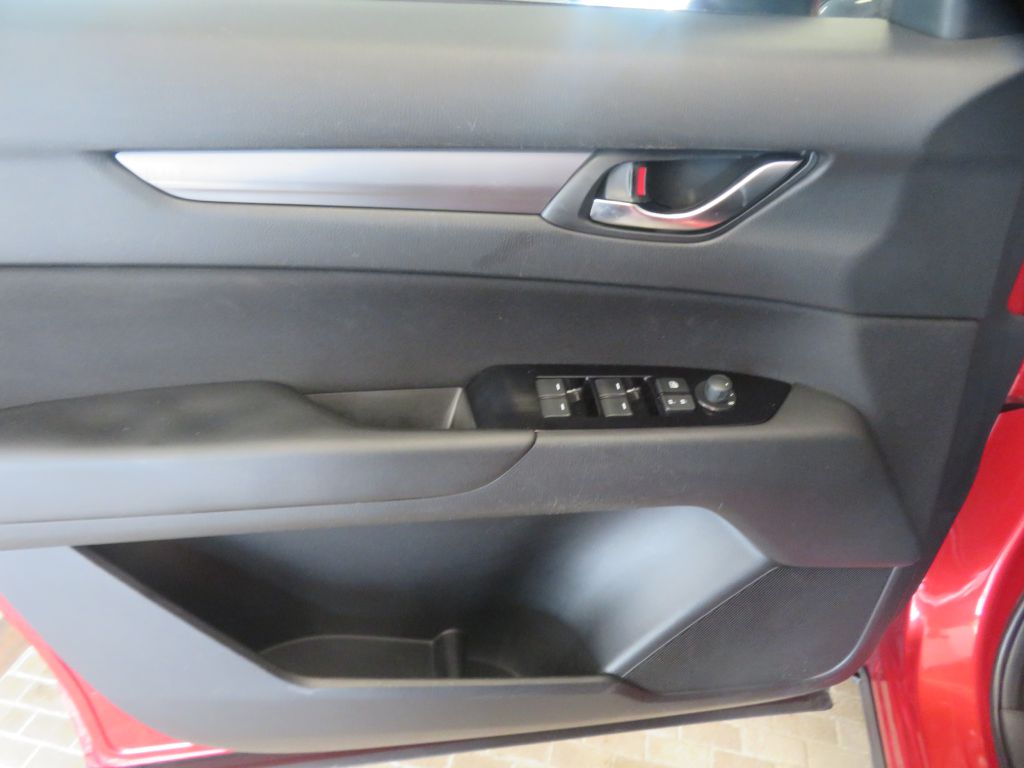 Photo 14 of this MAZDA CX-5