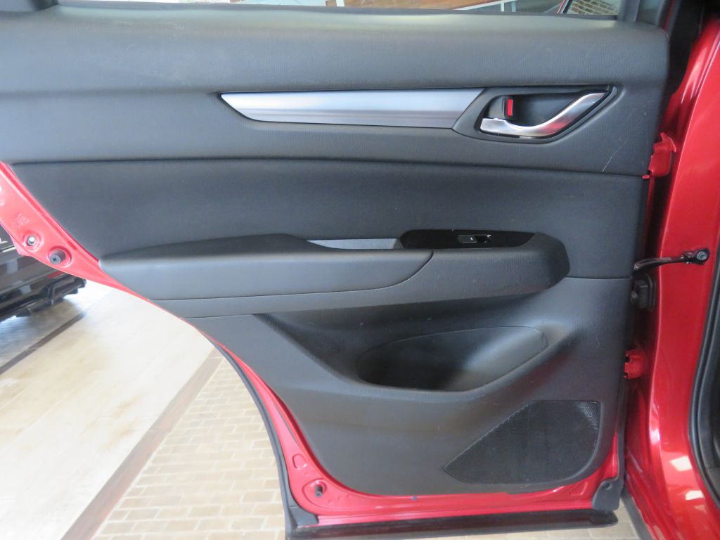 Photo 17 of this MAZDA CX-5