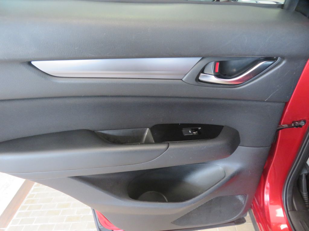Photo 18 of this MAZDA CX-5
