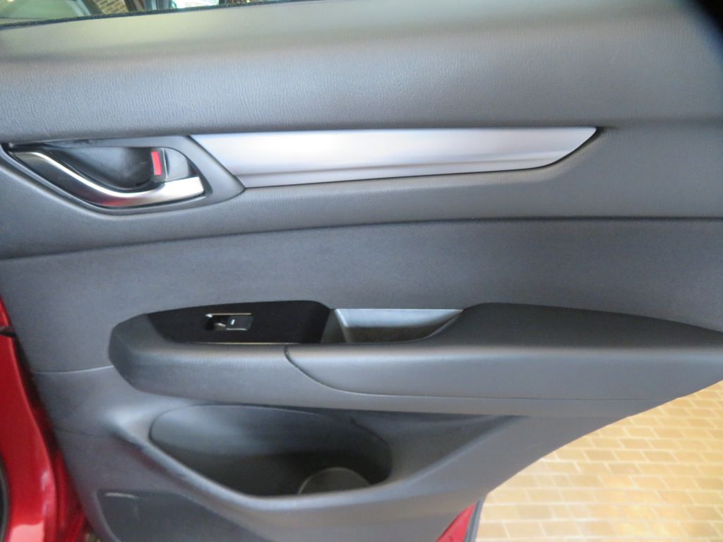 Photo 21 of this MAZDA CX-5