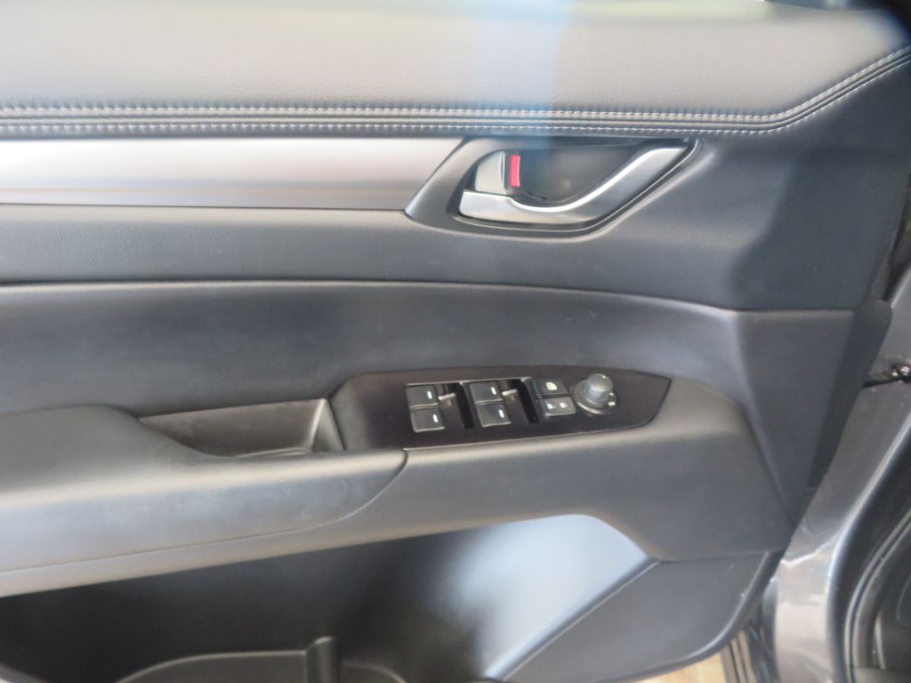 Photo 14 of this MAZDA CX-5