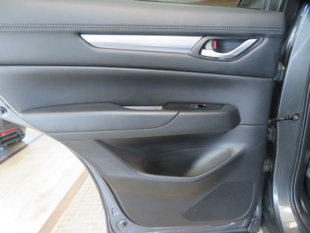 Photo 18 of this MAZDA CX-5