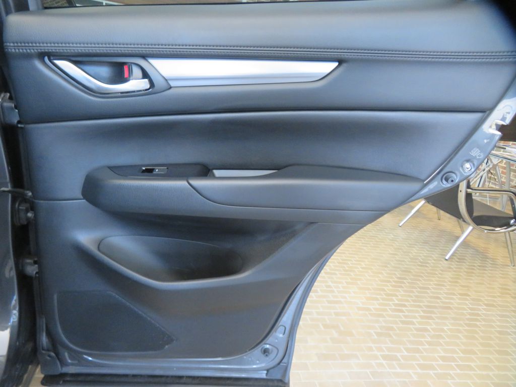 Photo 21 of this MAZDA CX-5