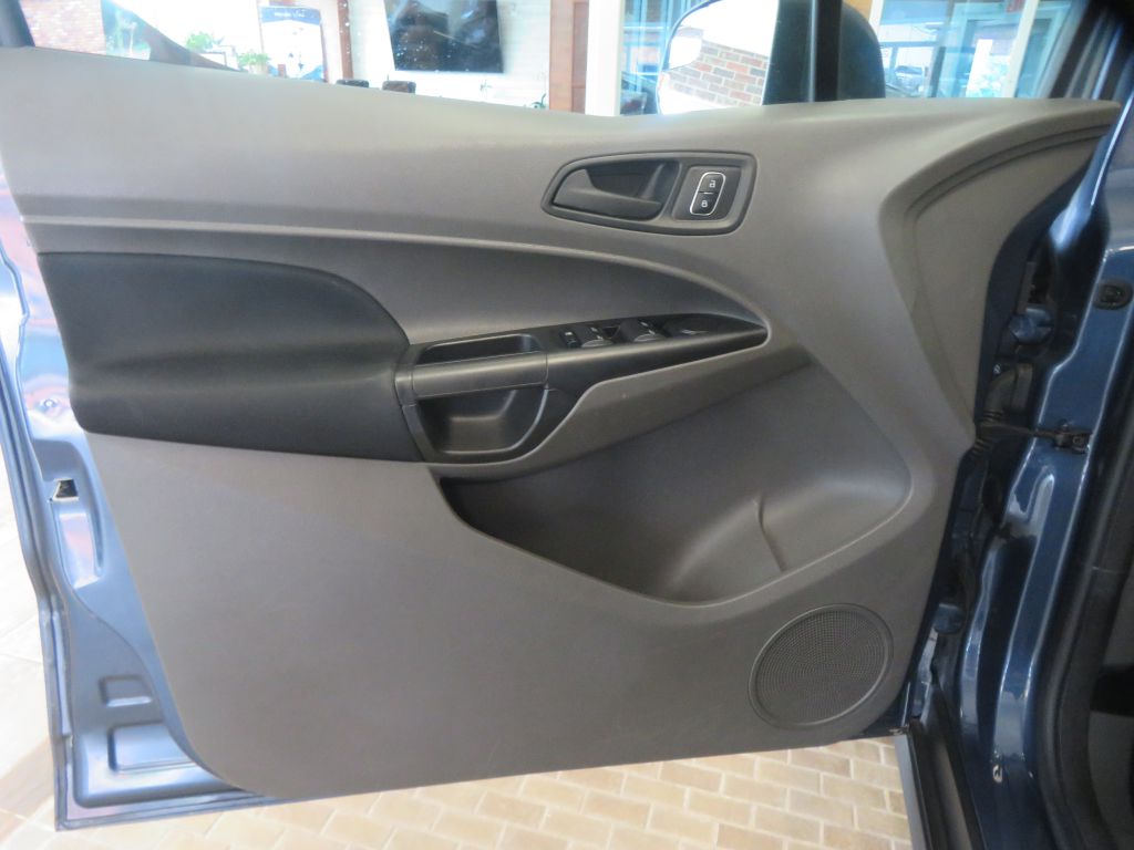 Photo 13 of this FORD TRANSIT CONNECT