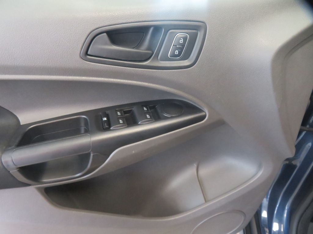 Photo 14 of this FORD TRANSIT CONNECT