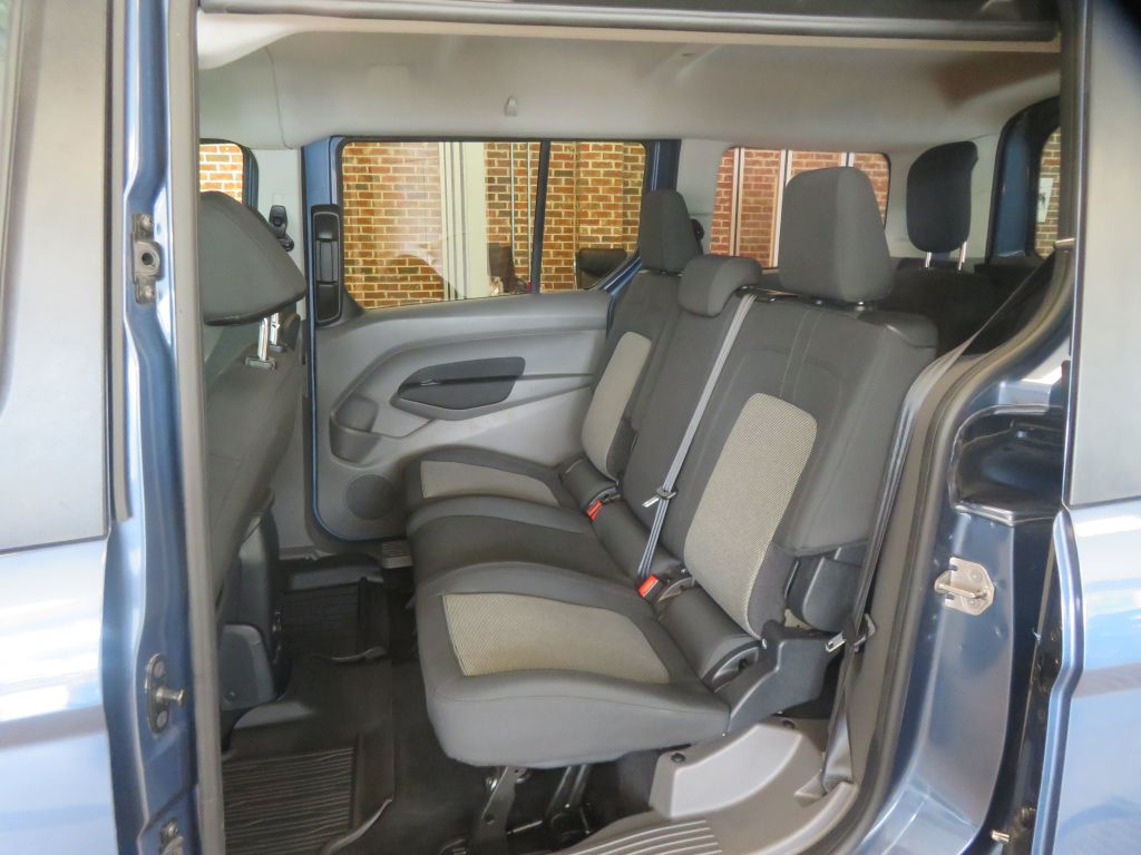 Photo 17 of this FORD TRANSIT CONNECT