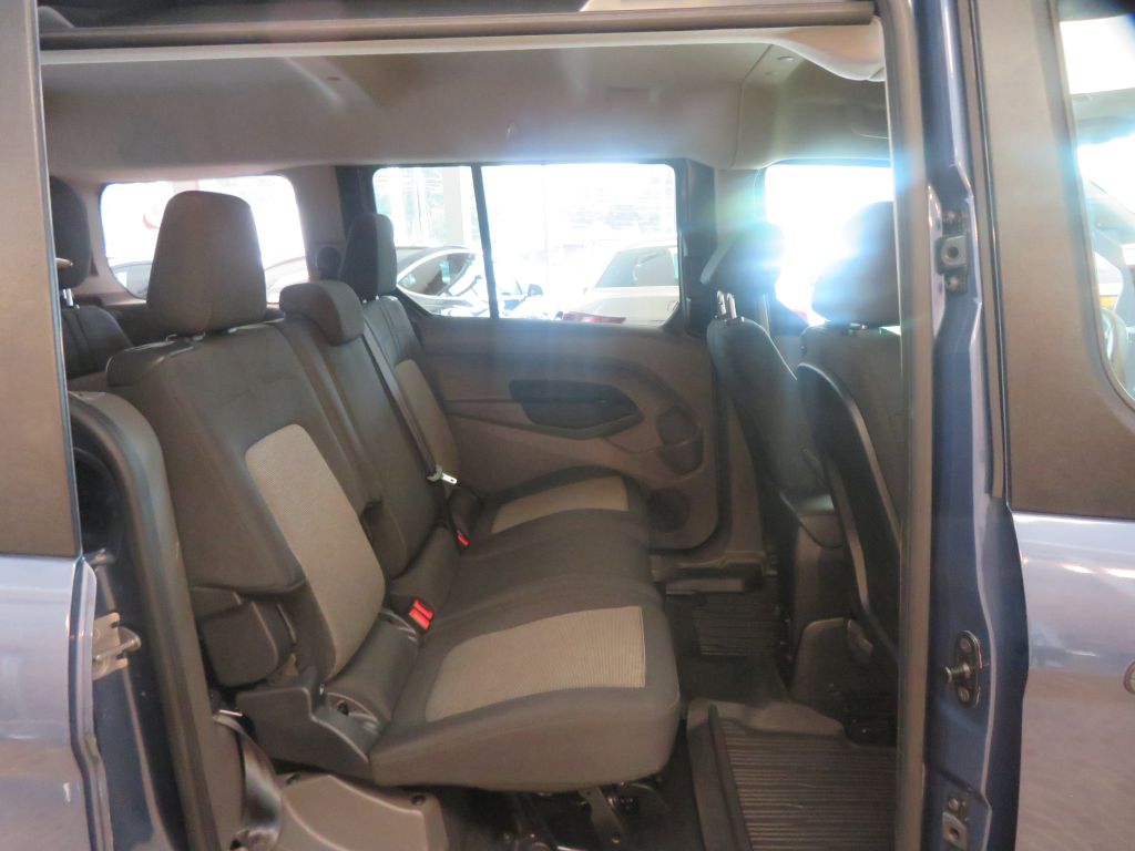 Photo 19 of this FORD TRANSIT CONNECT