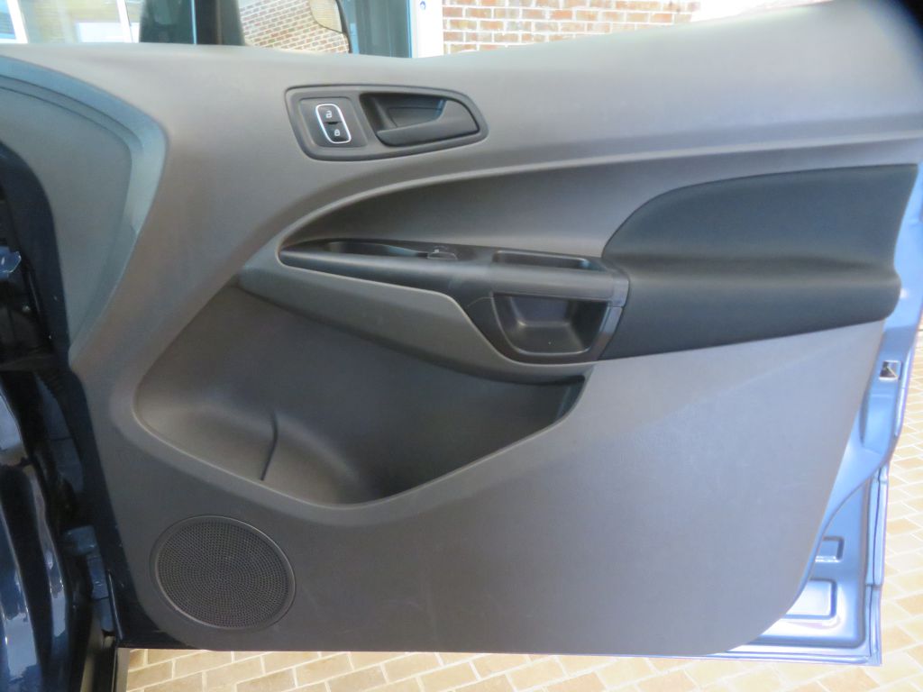 Photo 21 of this FORD TRANSIT CONNECT