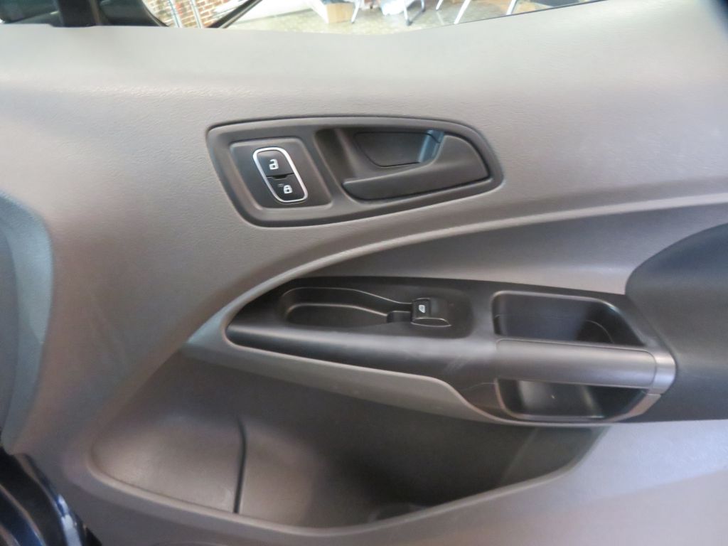 Photo 22 of this FORD TRANSIT CONNECT