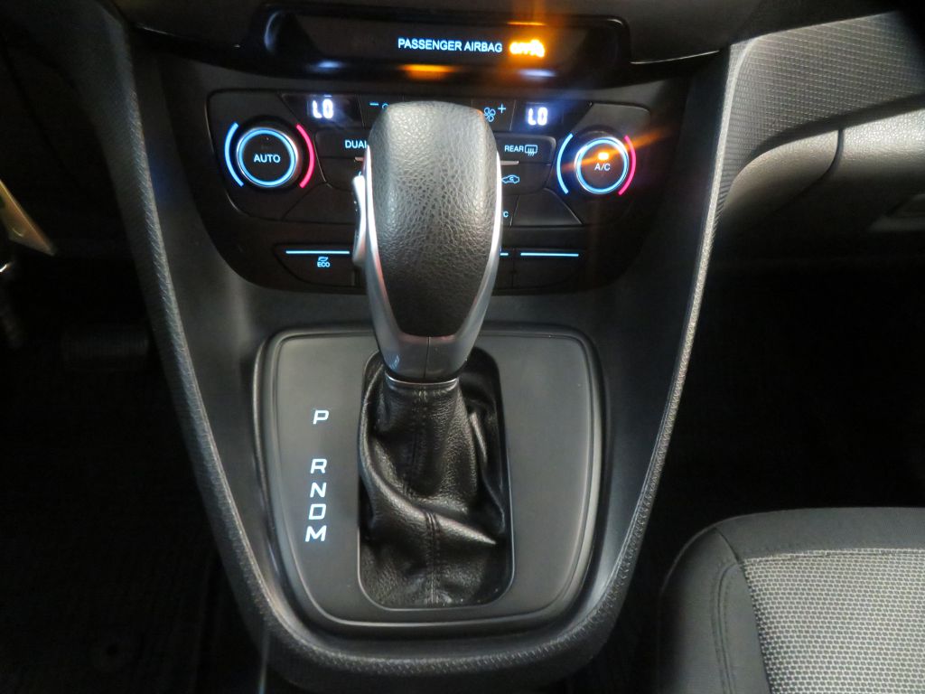 Photo 38 of this FORD TRANSIT CONNECT