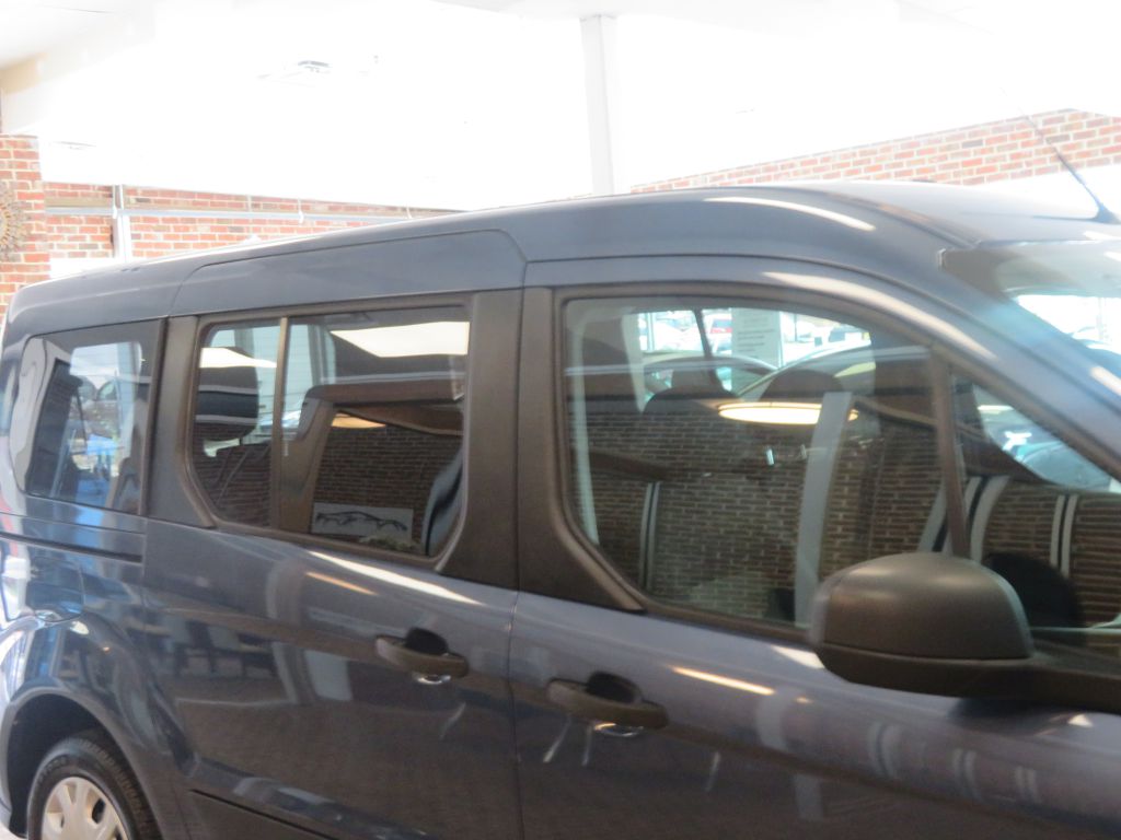 Photo 55 of this FORD TRANSIT CONNECT