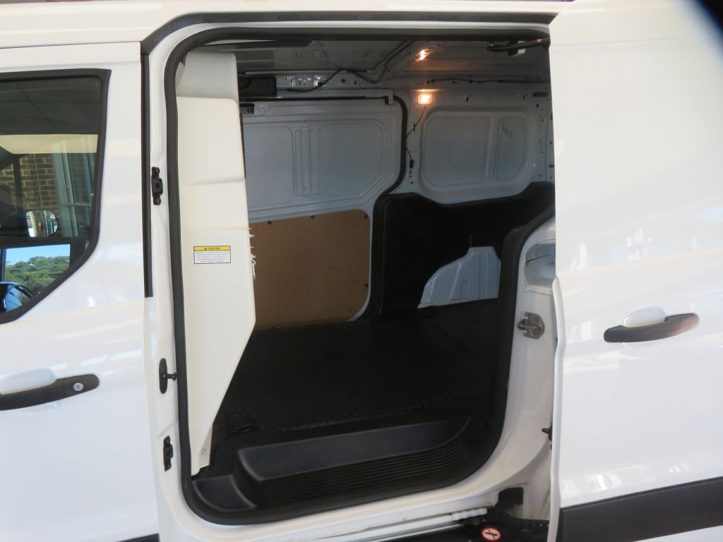 Photo 17 of this FORD TRANSIT CONNECT