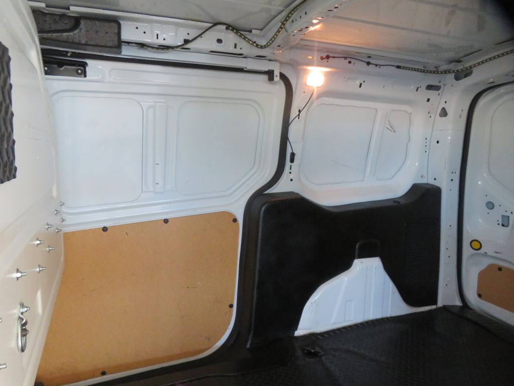 Photo 21 of this FORD TRANSIT CONNECT
