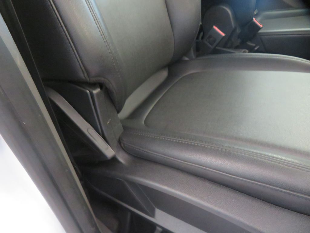 Photo 36 of this FORD TRANSIT CONNECT