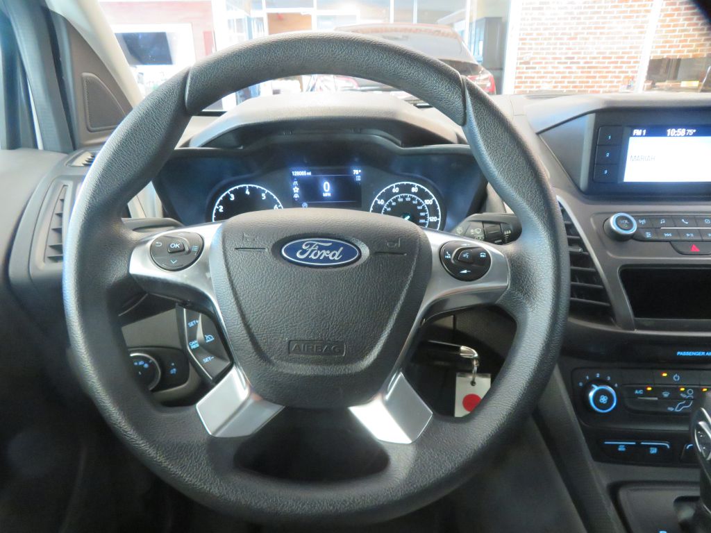 Photo 39 of this FORD TRANSIT CONNECT