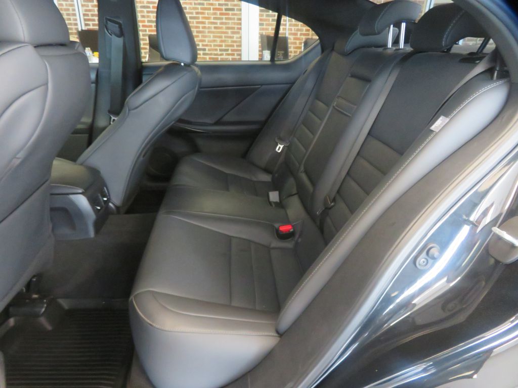 Photo 20 of this LEXUS IS F SPORT