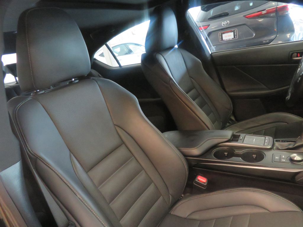 Photo 28 of this LEXUS IS F SPORT