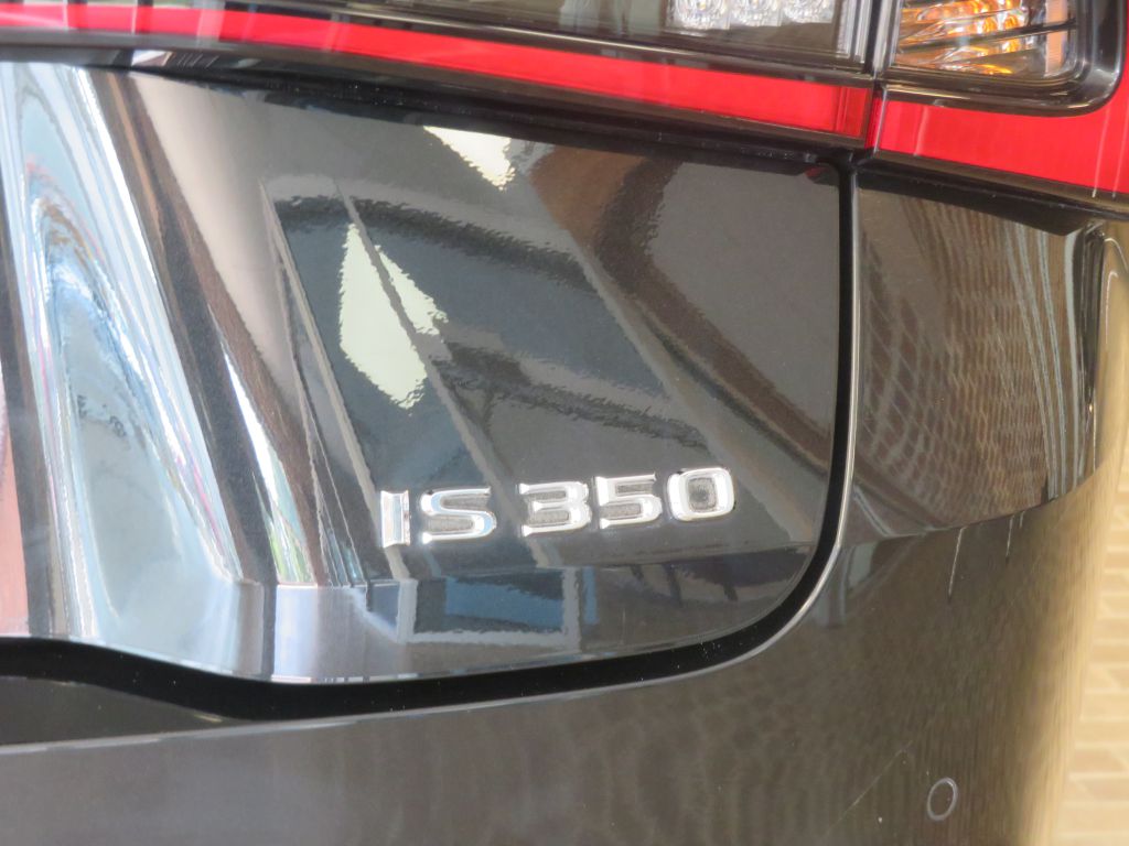 Photo 72 of this LEXUS IS F SPORT