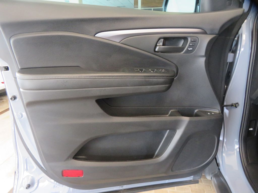 Photo 13 of this HONDA PASSPORT