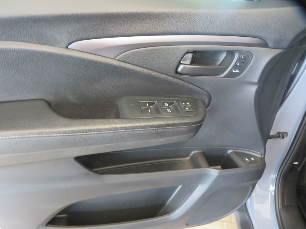 Photo 14 of this HONDA PASSPORT