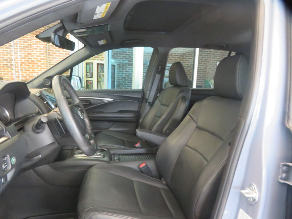 Photo 15 of this HONDA PASSPORT