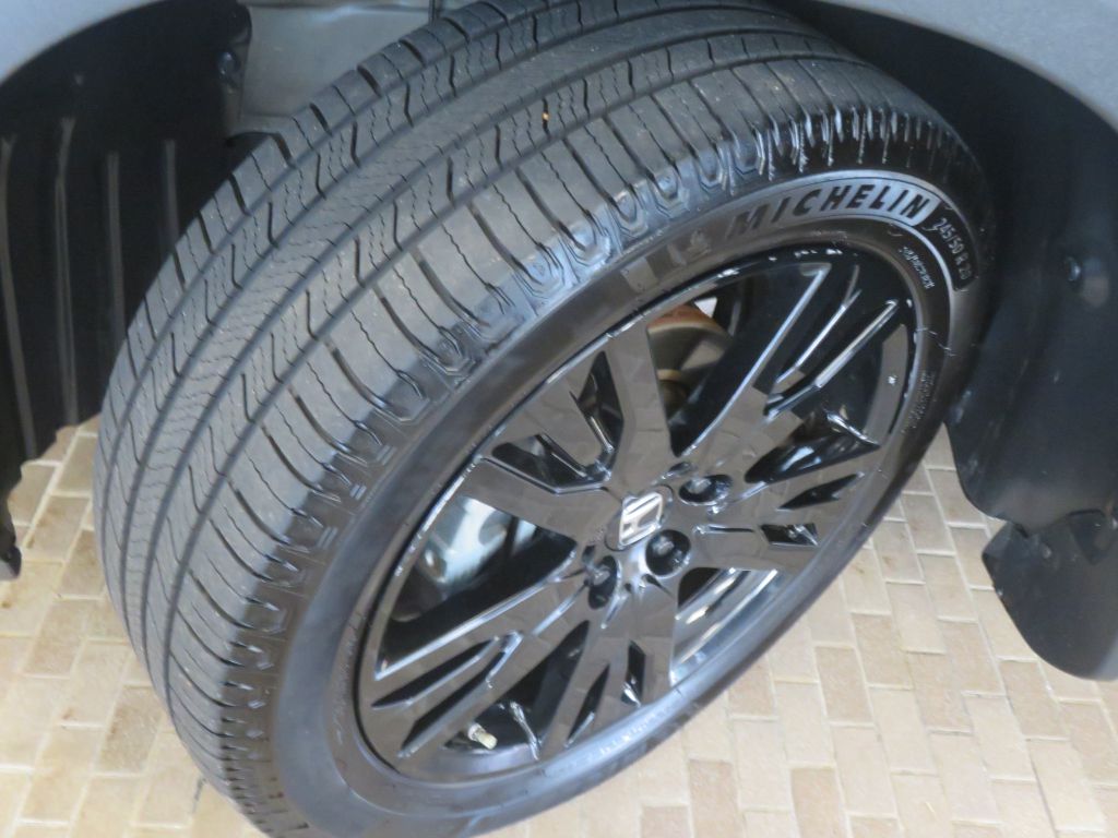 Photo 11 of this HONDA PILOT BLACK
