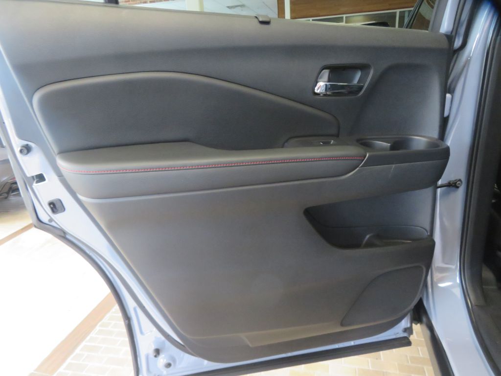 Photo 17 of this HONDA PILOT BLACK