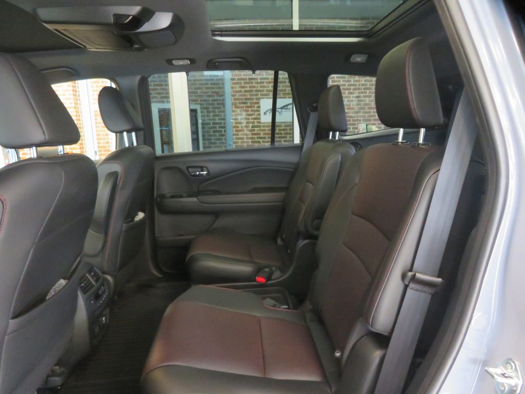 Photo 20 of this HONDA PILOT BLACK