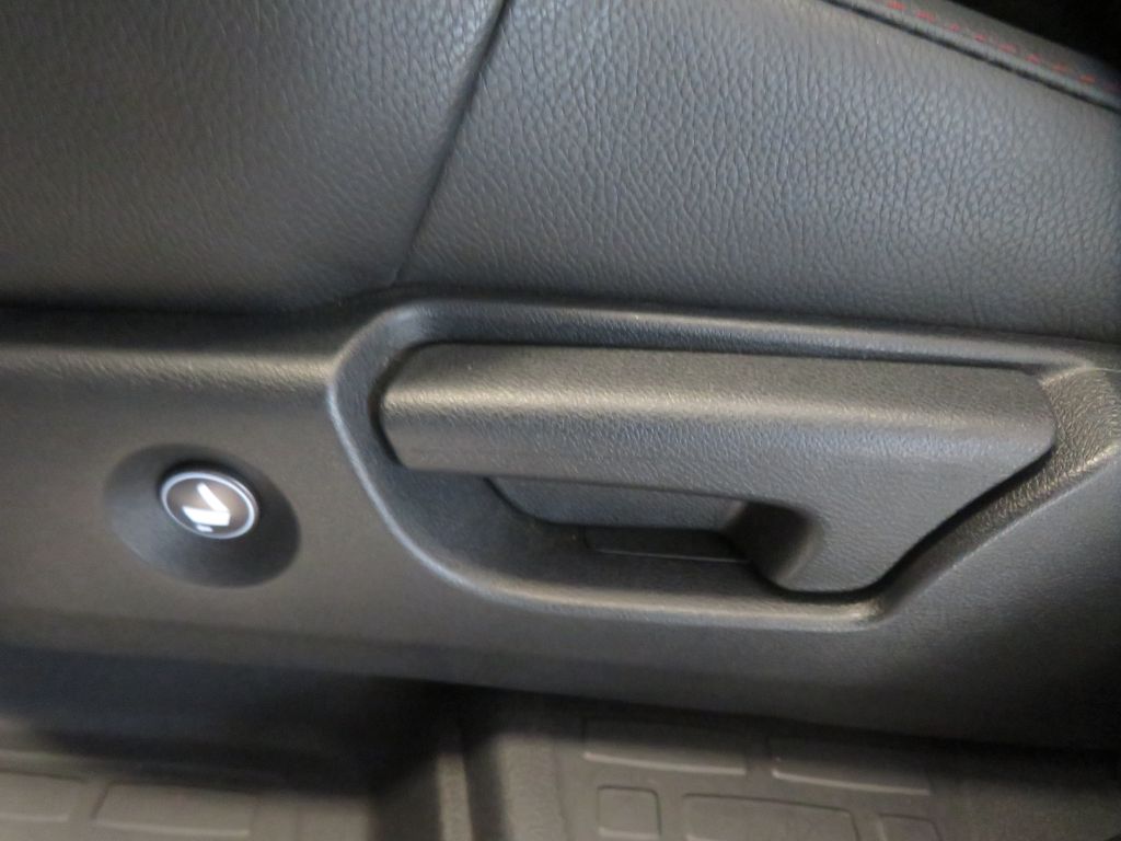 Photo 21 of this HONDA PILOT BLACK