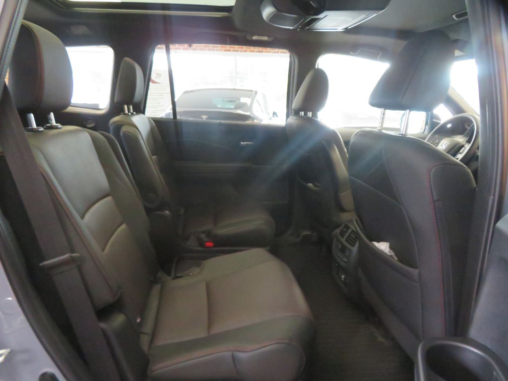 Photo 26 of this HONDA PILOT BLACK