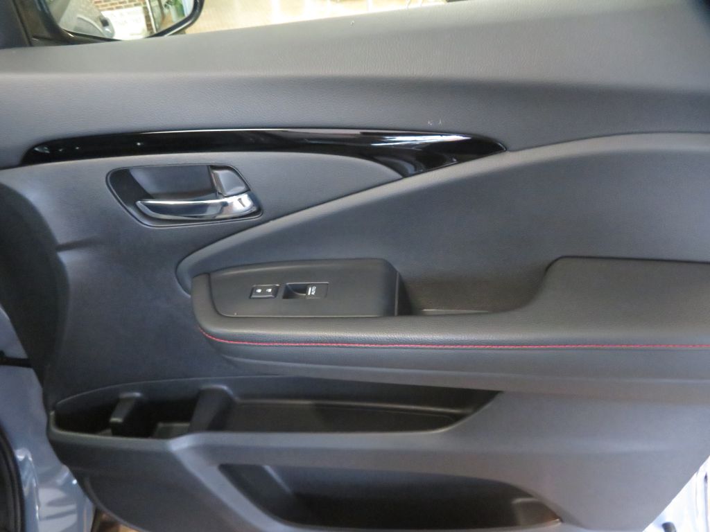 Photo 32 of this HONDA PILOT BLACK