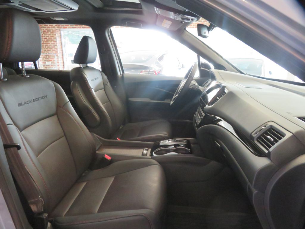 Photo 33 of this HONDA PILOT BLACK