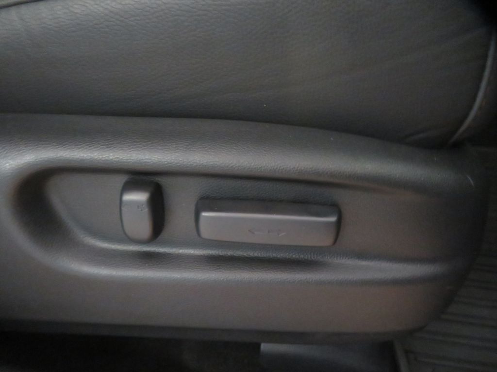 Photo 34 of this HONDA PILOT BLACK