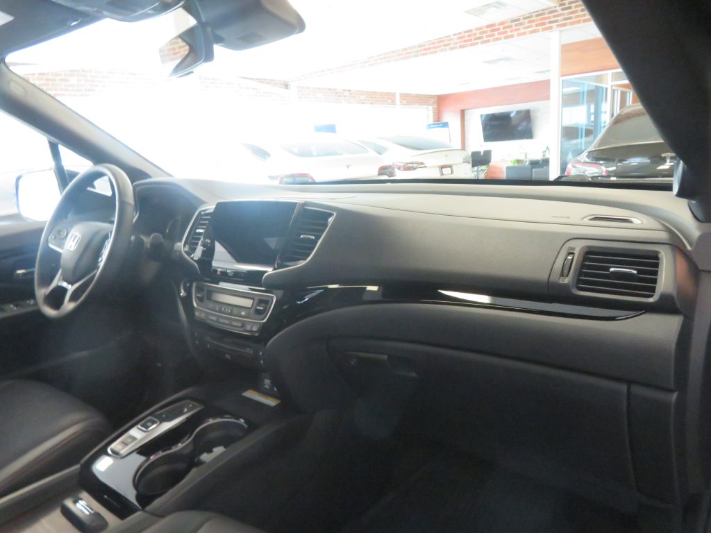 Photo 36 of this HONDA PILOT BLACK