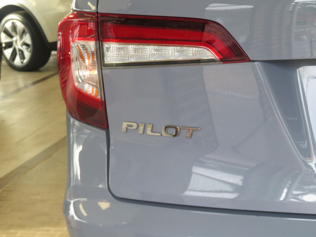 Photo 78 of this HONDA PILOT BLACK