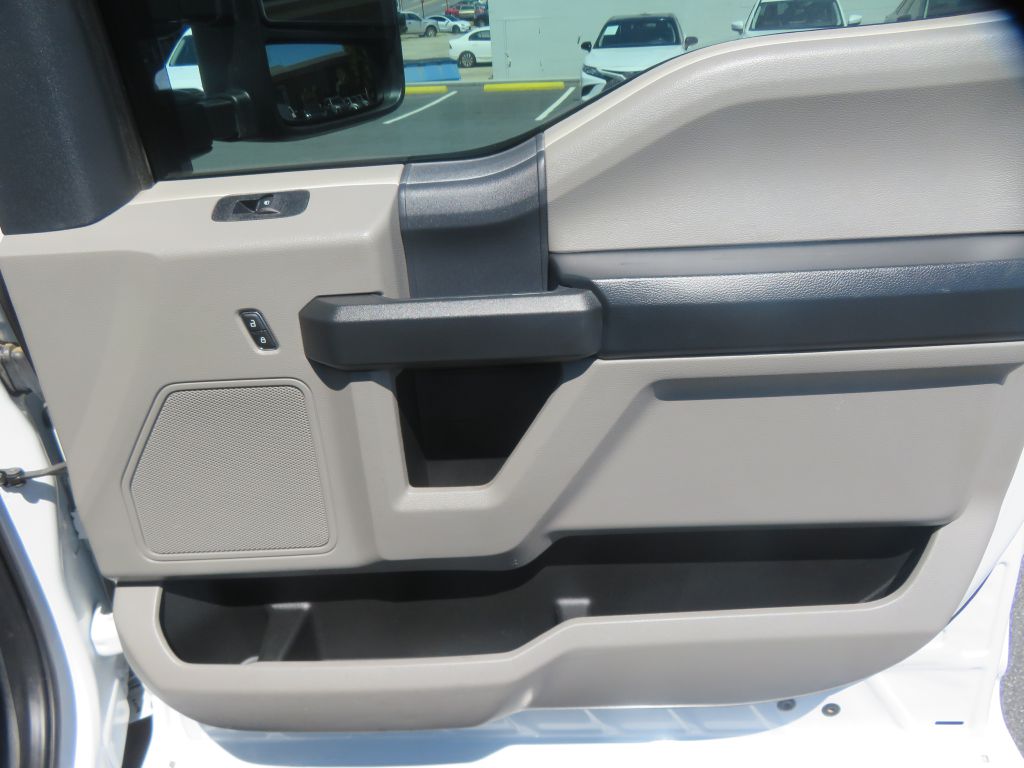 Photo 21 of this FORD F250