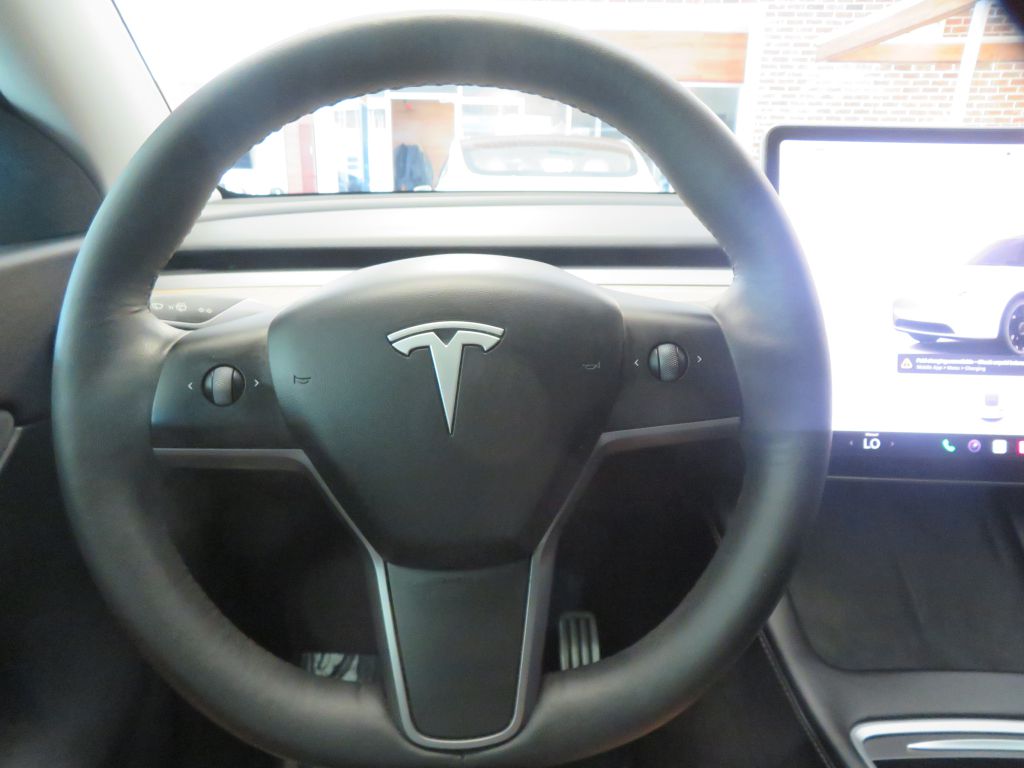 Photo 11 of this TESLA MODEL Y